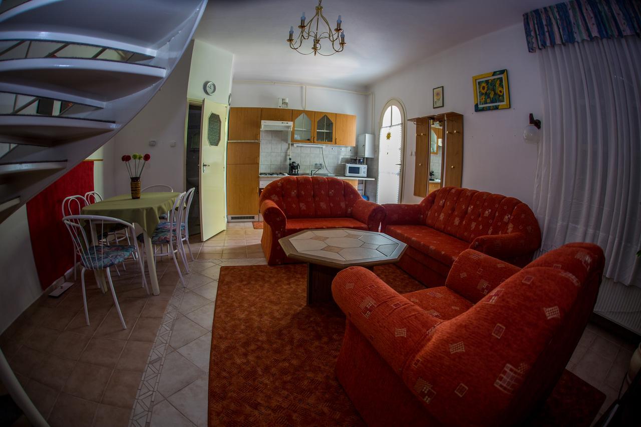 Aqua Line Apartmanház Hajduszoboszlo Exterior foto