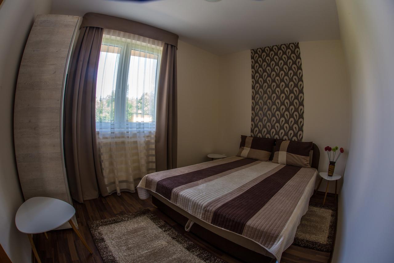 Aqua Line Apartmanház Hajduszoboszlo Exterior foto