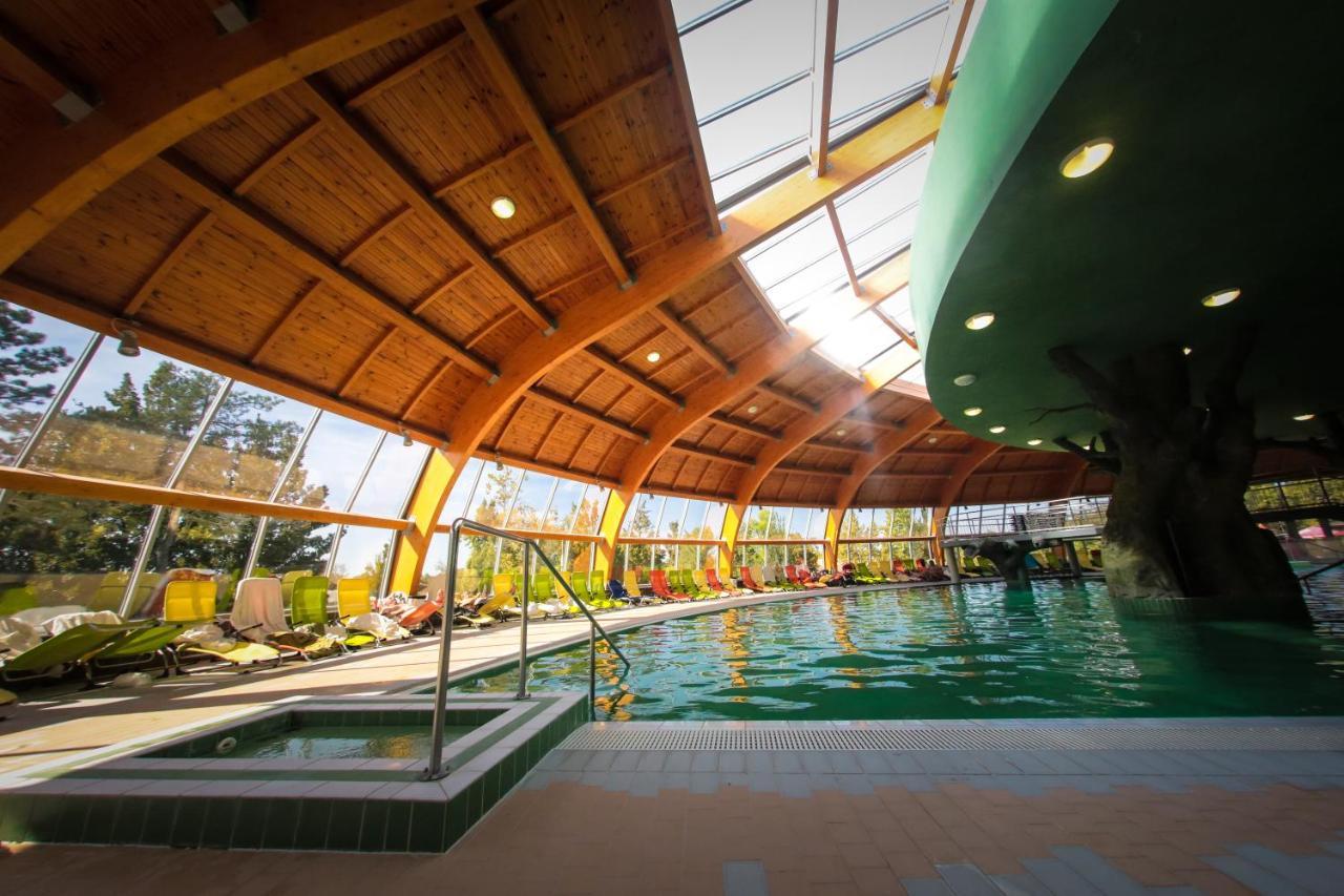 Aqua Line Apartmanház Hajduszoboszlo Exterior foto