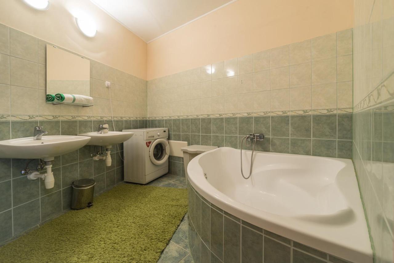 Aqua Line Apartmanház Hajduszoboszlo Exterior foto